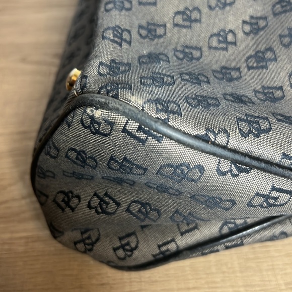 Dooney and Bourke signature shoulder bag - Picture 8 of 17